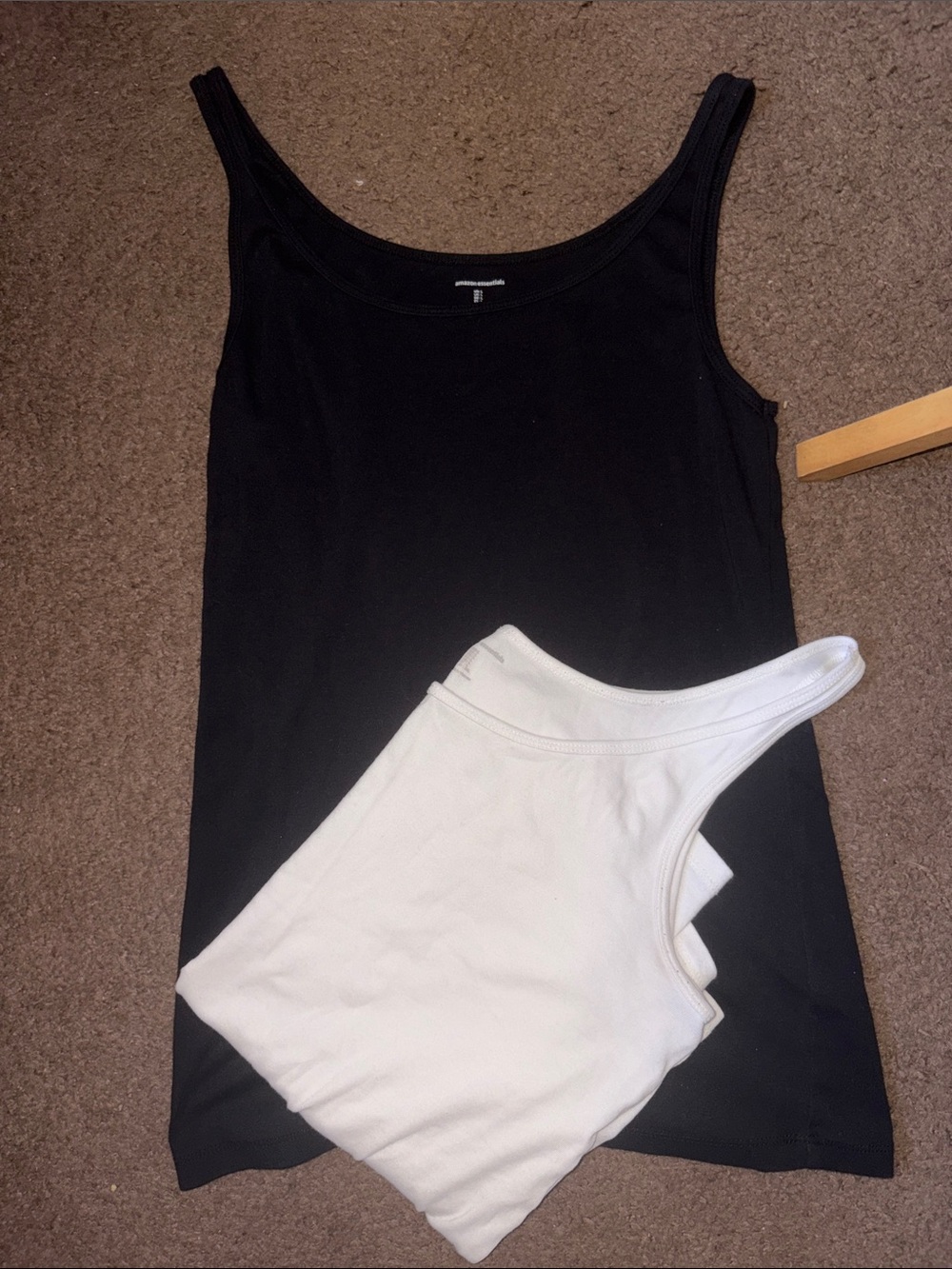 Bundle of 2 tank tops white/black